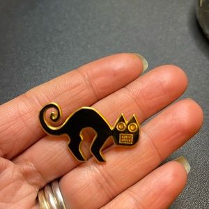 1985’s MMA cat Brooch